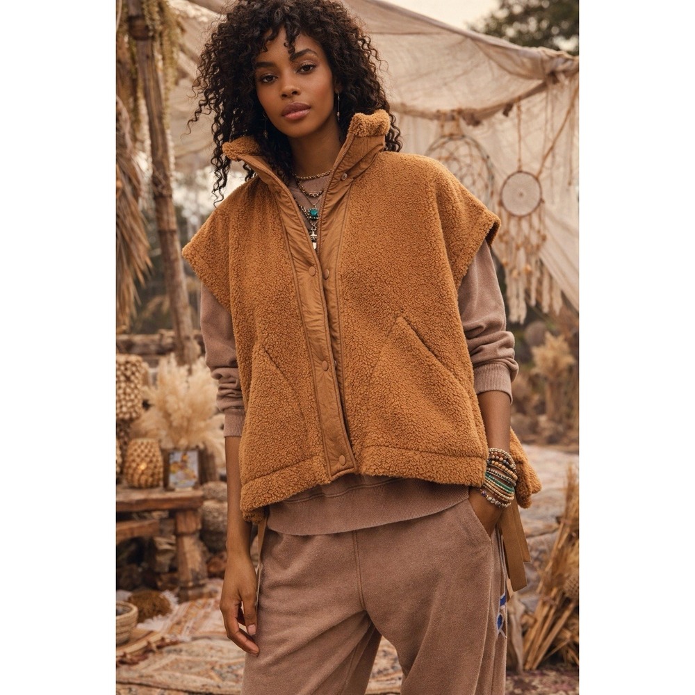 Free People Sherpa Zip Vest in Twig color